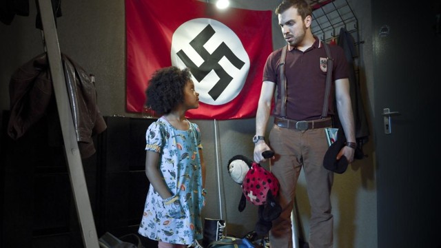 Webserie: Familie Braun | Eine youtubende Nazi-WG sieht schwarz