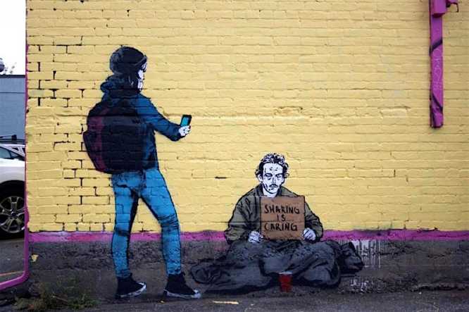 Online meets Offline | Streetart von iHeart