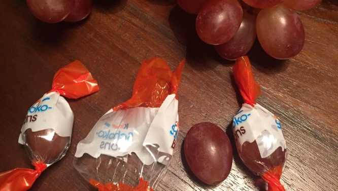 Halloween-Tipp: Weintrauben im Schokobonpelz