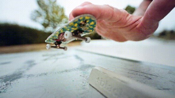 Fingers of Steel | Der skatende Filmemacher Sebastian Linda widmet sich den kleinen Boards des Lebens