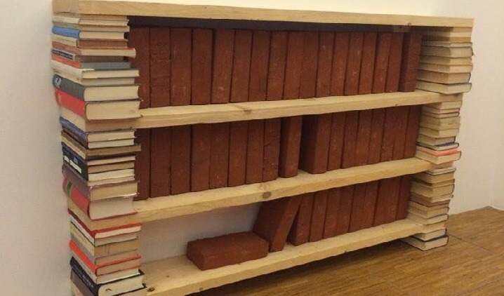 Ein Bücherregal aus einem Paralleluniversum