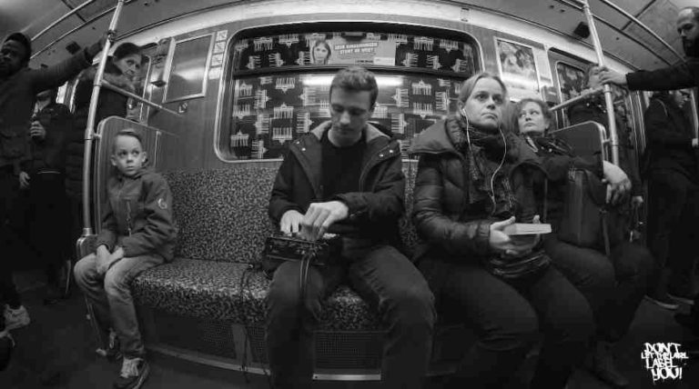 Neue Musik aus dem Berliner Untergrund: FloFilz spielt Beats in U-Bahn