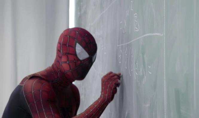 Spiderman ist Professor of Science an einer Uni in Mexiko City