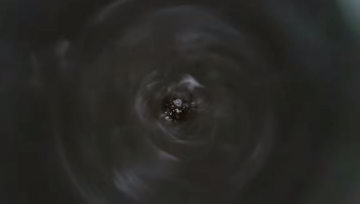 Flashiger Tunnel-Effekt | Die Kamera unterm laufenden Wasserhahn
