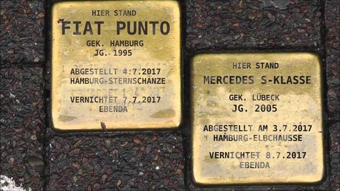 Gedenk-Pflastersteine für „tote“ Autos in Hamburg