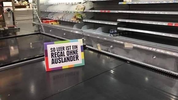 Supermarkt wirbt für multikulturelle Vielfalt und zeigt wie leer die Regale ohne ausländische Produkte sind