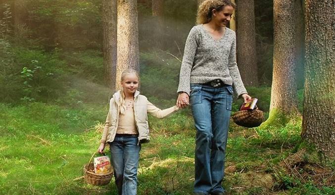 „Mama, warum laufen wir hier mit Rougette-Ofenkäse im Wald rum?“