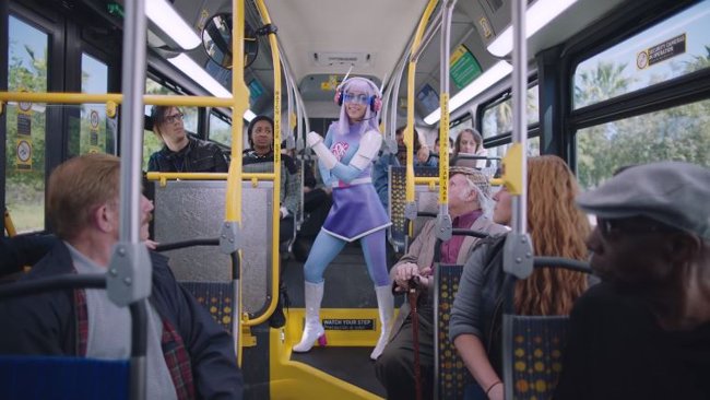 Die Etiquette der Öffentlichen Verkehrsmittel als Japano-Live-Action-Video