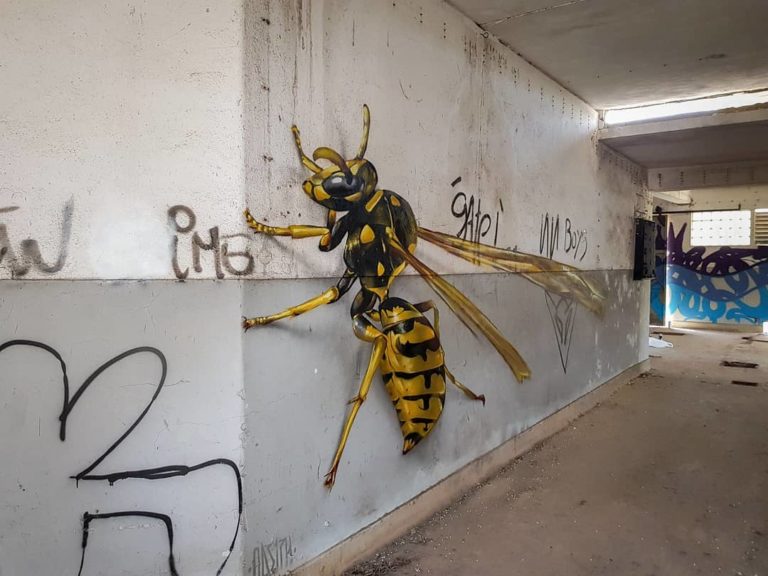 3D-Graffiti: Larger-Than-Life-Insects