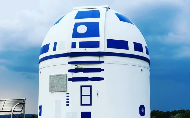Physikprofessor macht Observatorium zum Mega-R2-D2