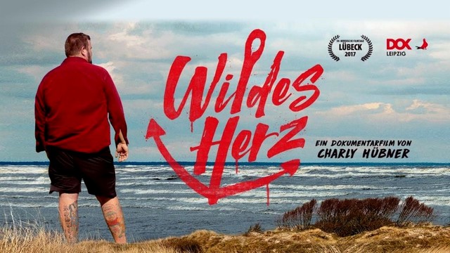 Doku: Wildes Herz (auf YouTube) | Monchi von Feine Sahne Fischfilet portraitiert von Charlie Hübner