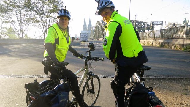 Polizweirad: Die Kölner Fahrrad-Cops (alle Folgen)