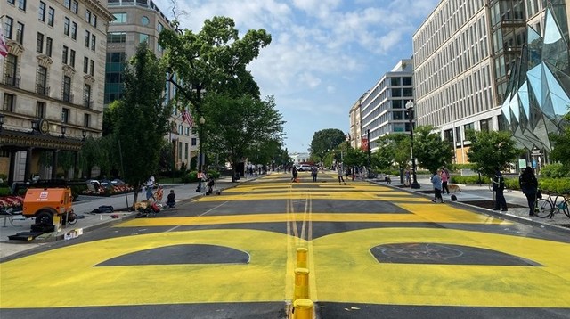 Direkt vorm Weißen Haus: BLACK LIVES MATTER