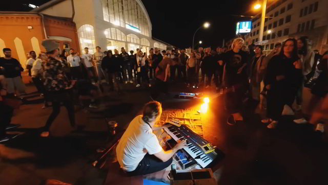 Straßenmusik, die klingt wie im Club: One-Man-Band in Berlin